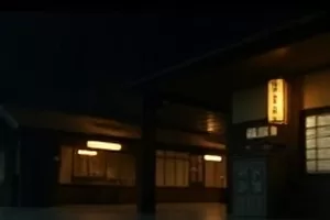 第四面墙封面：剧场侧幕与举起的镜头
